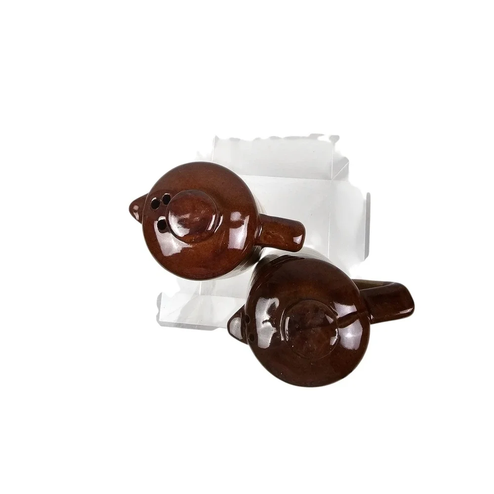 Vintage Bahamas Souvenir Ceramic Salt and Pepper Shakers Pitcher Brown Tan 4in